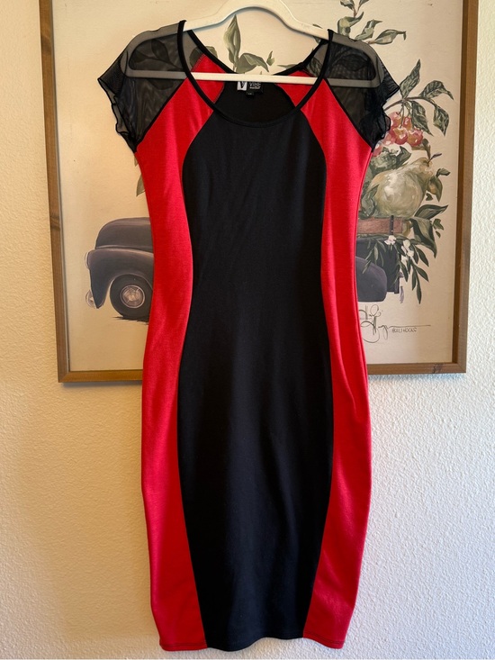 Vibe Dresses & Skirts - Women's Black & Red Mesh-Shoulder Sheath Dress